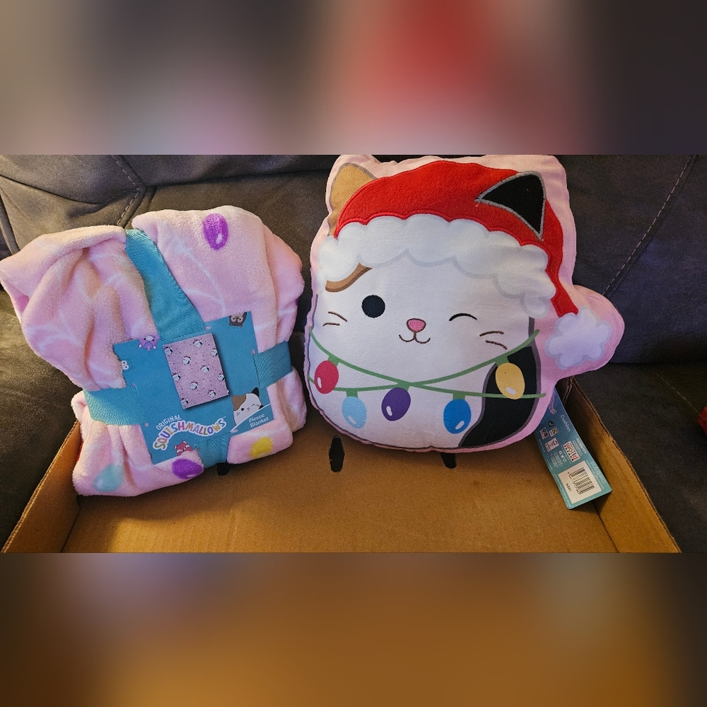 Squishmallows  - Cam the Cat UK Exclusive Christmas Blanket & Pillow Bundle